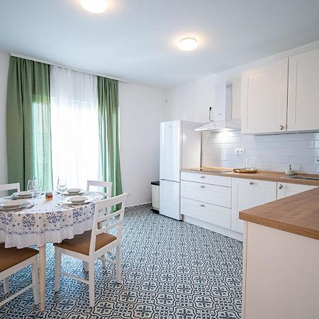 Apartment Nikola Kaštel Novi Esterno foto