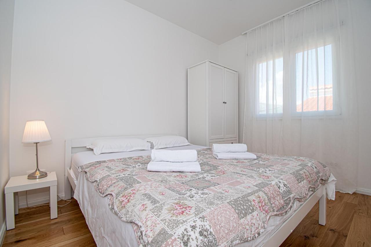 Apartment Nikola Kaštel Novi Esterno foto